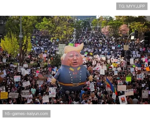 关门不怕，锅甩民主党？特朗普又硬刚了